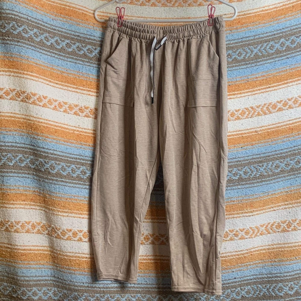 Light tan capri